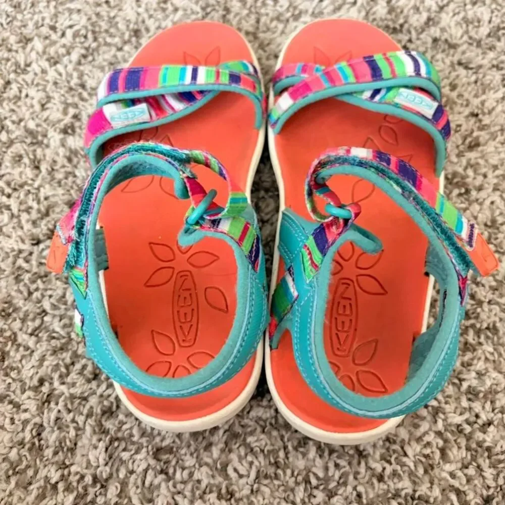 Size 3 / Girls KEEN Sandals